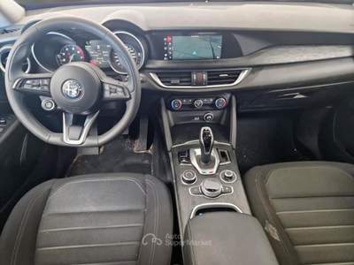 Alfa Romeo Stelvio ALFA ROMEO STELVIO 2.0 TURBO BENZINA 200 CV BUSINESS AT8 Q4 SUV usata Casei Gerola