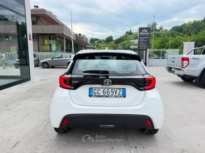 Toyota Yaris TOYOTA YARIS 1.0 VVT-I TREND Bianco usata Teramo