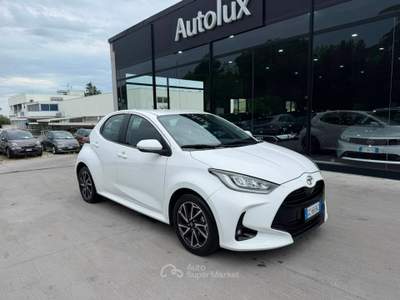 Toyota Yaris TOYOTA YARIS 1.0 VVT-I TREND Bianco usata Teramo