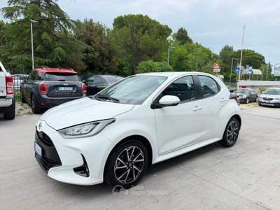 Toyota Yaris TOYOTA YARIS 1.0 VVT-I TREND Bianco usata Teramo