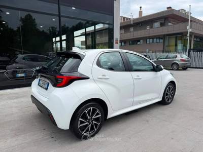 Toyota Yaris TOYOTA YARIS 1.0 VVT-I TREND Bianco usata Teramo