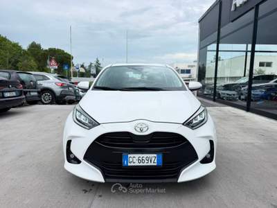Toyota Yaris TOYOTA YARIS 1.0 VVT-I TREND Bianco usata Teramo