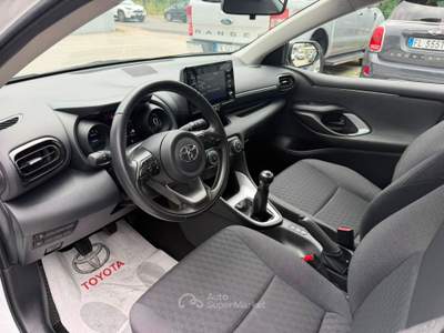 Toyota Yaris TOYOTA YARIS 1.0 VVT-I TREND Bianco usata Teramo