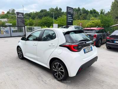 Toyota Yaris TOYOTA YARIS 1.0 VVT-I TREND Bianco usata Teramo