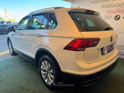 Volkswagen Tiguan 2.0 tdi Life 150cv dsg Bianco usata Pompei