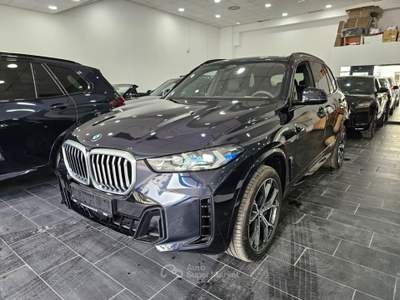 BMW X5 30d xDrive M-Sport NEW MODEL C21 Tetto Navi cam Nero usata Campi Bisenzio