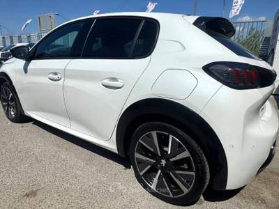 Peugeot 208 E- GT Pack 100kW Bianco usata Pompei