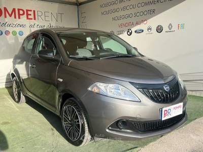 Lancia Ypsilon 1.0 firefly hybrid Gold s&s 70cv 5p.ti Argento usata Pompei