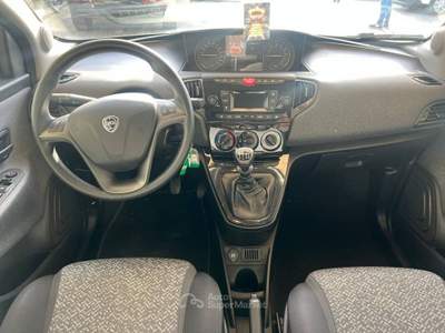 Lancia Ypsilon 1.0 firefly hybrid Gold s&s 70cv 5p.ti Argento usata Pompei