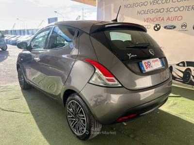 Lancia Ypsilon 1.0 firefly hybrid Gold s&s 70cv 5p.ti Argento usata Pompei