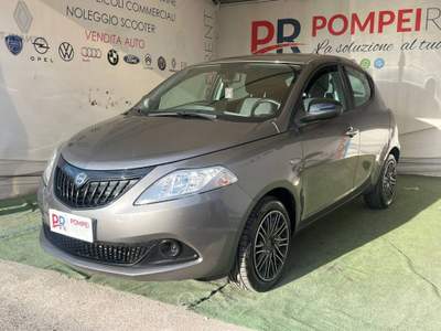 Lancia Ypsilon 1.0 firefly hybrid Gold s&s 70cv 5p.ti Argento usata Pompei