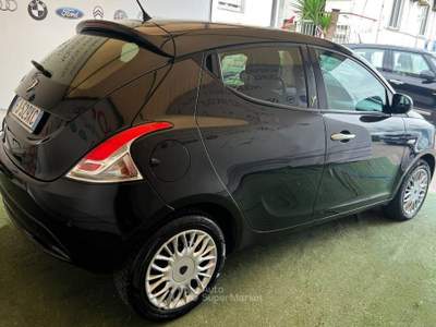 Lancia Ypsilon 1.3 mjt Gold s&s 95cv Nero usata Pompei