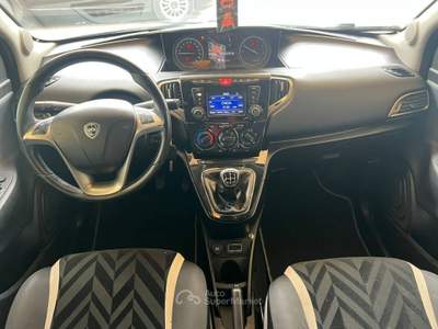Lancia Ypsilon 1.3 mjt Gold s&s 95cv Nero usata Pompei