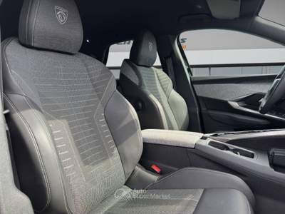 Peugeot 3008 1.2 hybrid GT 145cv AUTOM TELECAM 360 Nero usata Latina