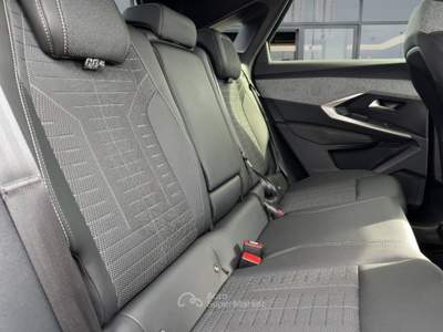 Peugeot 3008 1.2 hybrid GT 145cv AUTOM TELECAM 360 Nero usata Latina