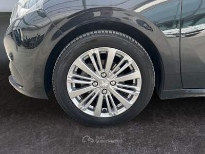 Peugeot 208  - 208 5p 1.2 puretech allure s&s 82cv neopatentat Nero usata Segrate