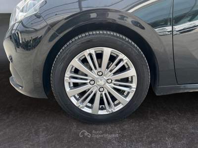 Peugeot 208  - 208 5p 1.2 puretech allure s&s 82cv neopatentat Nero usata Segrate