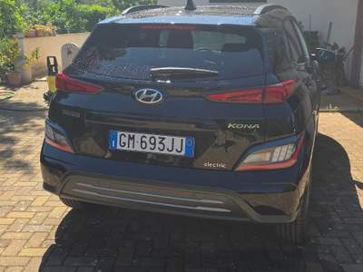 Hyundai Kona 30500 KM, Acquistata usato ufficiale Hyundai, Come Nuova Nero usata Sammichele di Bari
