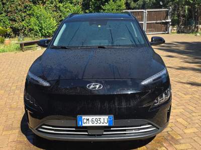 Hyundai Kona 30500 KM, Acquistata usato ufficiale Hyundai, Come Nuova Nero usata Sammichele di Bari