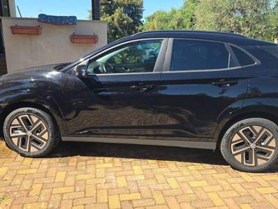 Hyundai Kona 30500 KM, Acquistata usato ufficiale Hyundai, Come Nuova Nero usata Sammichele di Bari