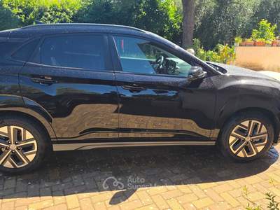 Hyundai Kona 30500 KM, Acquistata usato ufficiale Hyundai, Come Nuova Nero usata Sammichele di Bari