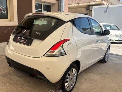 Lancia Ypsilon  1.3 MJT 95 CV 5p. S&S Gold Bianco usata Priolo Gargallo