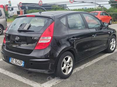 Hyundai i30 1.4 16V 109CV 5p. BlueDr. GPL Active Nero usata Genova