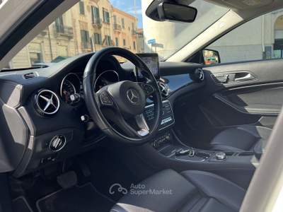 Mercedes-Benz GLA MERCEDES GLA 200 d Automatic Premium Bianco usata Messina