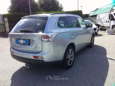 Mitsubishi Outlander 2.2 DI-D 4WD Instyle 7p. Grigio usata Fossano