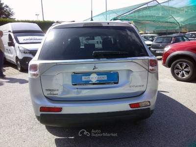 Mitsubishi Outlander 2.2 DI-D 4WD Instyle 7p. Grigio usata Fossano