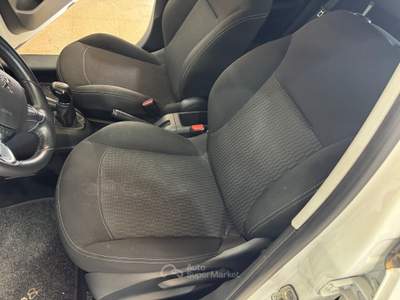 Peugeot 208 BlueHDi 1.5 dci 100 cv. Allure OK NEOP Bianco usata Terracina