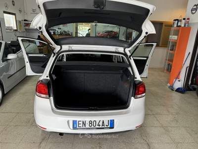 Volkswagen Golf 6 TDi 1.6 CC. 105 cv. Bianco usata Terracina