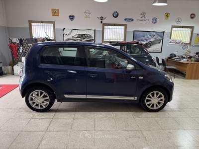 Volkswagen up! Club 60 cv. Blu/Azzurro usata Terracina