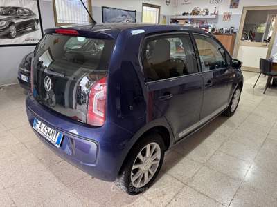 Volkswagen up! Club 60 cv. Blu/Azzurro usata Terracina
