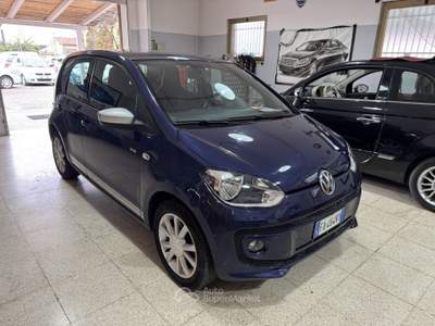Volkswagen up! Club 60 cv. Blu/Azzurro usata Terracina
