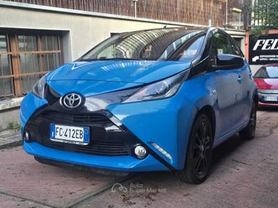 Toyota Aygo CAMBIO AUTOMATICO Blu/Azzurro usata Milano