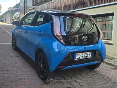 Toyota Aygo CAMBIO AUTOMATICO Blu/Azzurro usata Milano
