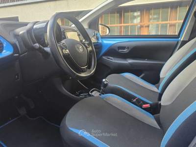 Toyota Aygo CAMBIO AUTOMATICO Blu/Azzurro usata Milano