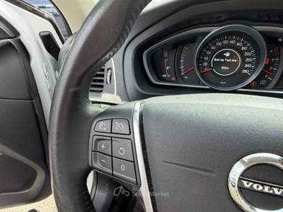 Volvo V40 D2 Momentum Navi Led Bianco usata Rivignano Teor