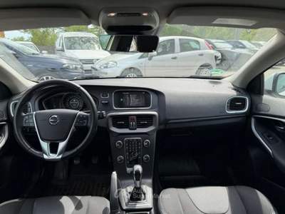 Volvo V40 D2 Momentum Navi Led Bianco usata Rivignano Teor