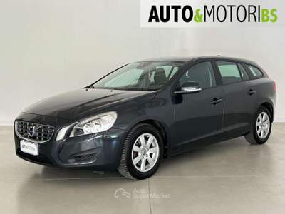 Volvo V60 D2 1.6 Kinetic Blu/Azzurro usata Concesio