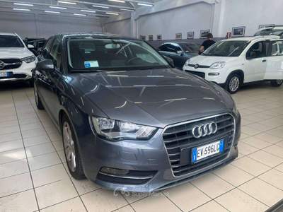 Audi A3 A3 III 2013 Sportback Sportback 1.6 tdi Ambiente Argento usata Milano