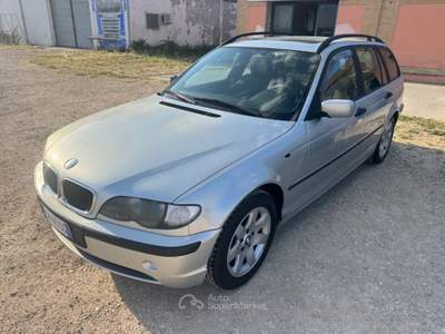 BMW Serie 3 320d 320 320d turbodiesel cat Touring Eletta Argento usata LUCERA