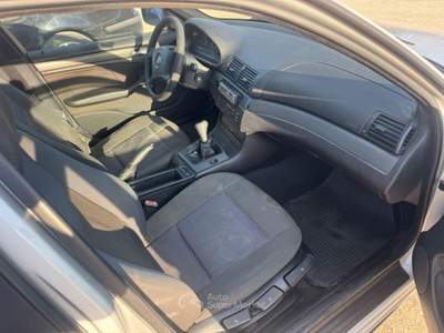 BMW Serie 3 320d 320 320d turbodiesel cat Touring Eletta Argento usata LUCERA