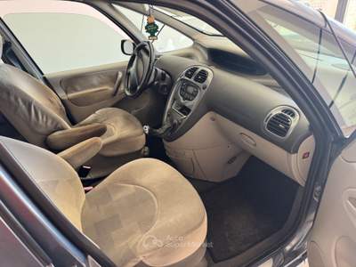 Citroen Xsara Picasso 1.6 HDi 110CV Elegance Grigio usata LUCERA