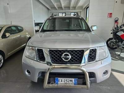 Nissan Navara 2.5 dci d.cab LE PLUS AUTOMATICO 4X4 Argento usata Martinengo