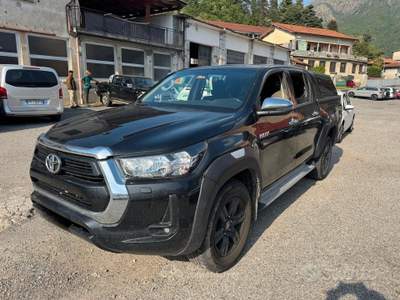 Toyota Land Cruiser Hilux 2.4 D-4D 4WD 4 porte Double Cab Execu usata Omegna