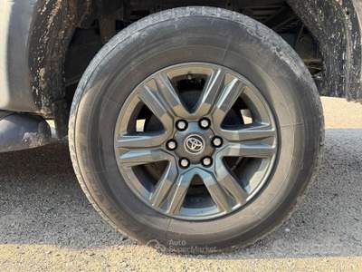 Toyota Land Cruiser Hilux 2.4 D-4D 4WD 4 porte Double Cab Execu usata Omegna