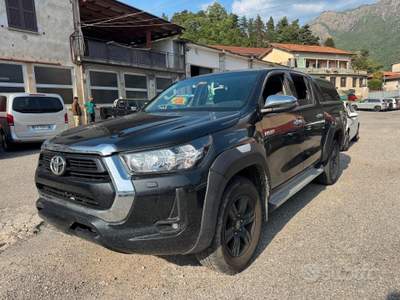 Toyota Land Cruiser Hilux 2.4 D-4D 4WD 4 porte Double Cab Execu usata Omegna