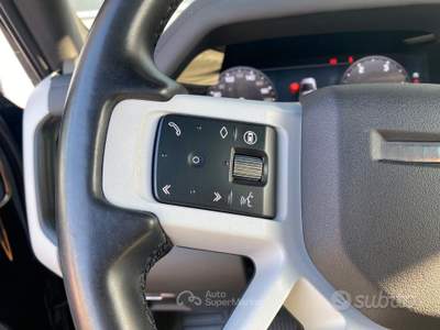 Land Rover Defender 200 CV AWD Auto SE usata Cazzago San Martino